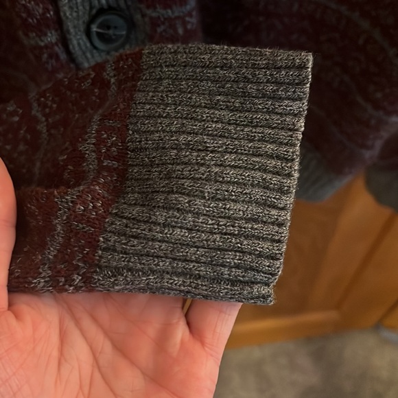 Gap gray and maroon cardigan - Picture 4 of 5